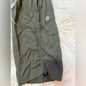 Lululemon Dance Studio Mid-Rise
Cropped Pants SIZE 2